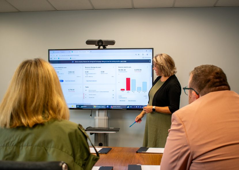 Women presenting in front of her colleagues